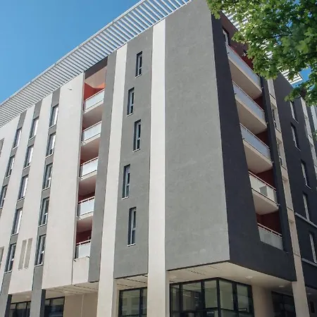 Twenty Business Flats Trigone 3* נים