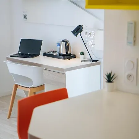 Hotel Twenty Business Flats Trigone Nîmes