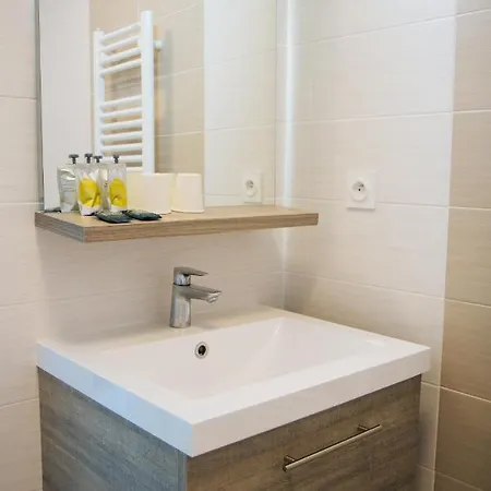 Hotel Twenty Business Flats Trigone 3*