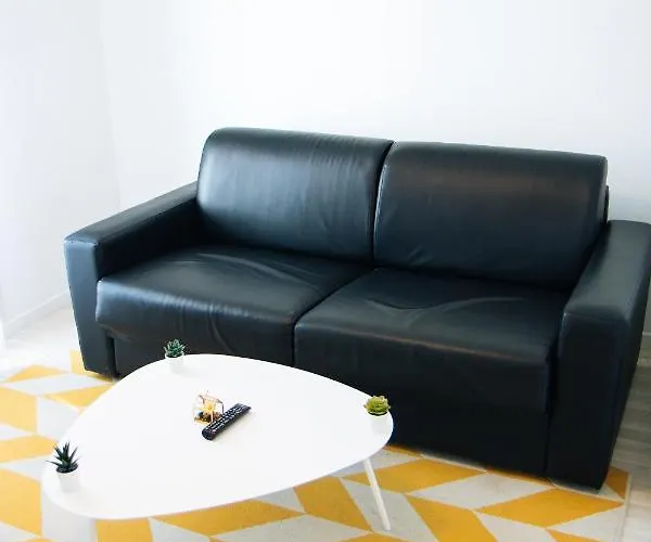 Twenty Business Flats Trigone Szálloda 3*