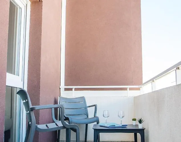 Twenty Business Flats Trigone Szálloda