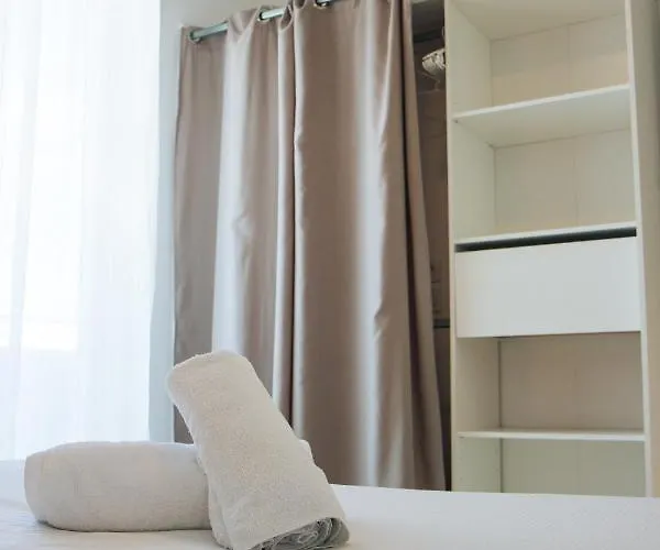 Twenty Business Flats Trigone Szálloda